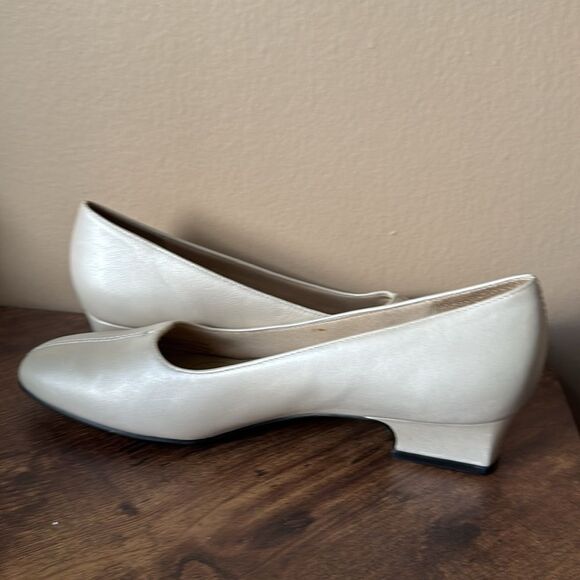 Trotters Elegant Cream heels size 7.5 N - Picture 8 of 11